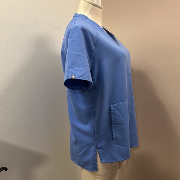 Figs Scrubs Blue Top size Small - Picture 3 of 7